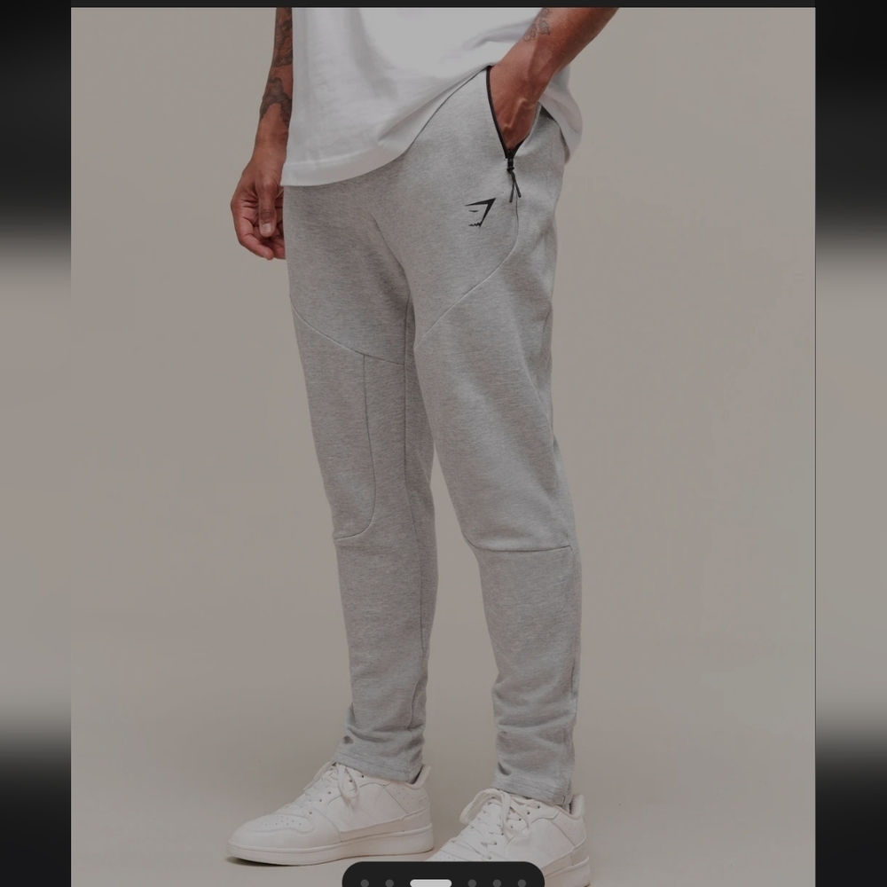 Gymshark Interlock Tech Joggers slim fit Large Like New